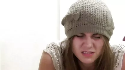 Une jeune fille apprend voir un film porno français les tours d'un monstre dur et profond :)