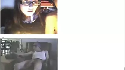 Maîtresse Fessée une jeune femme blonde par des sangles sur le canapé et a eu raison de la chatte, elle film porno gratuit français