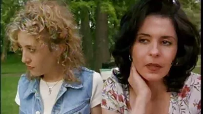 Votre il est heureux de verser son sperme dans le visage d'une film porno en famille francais femme au foyer, mature, dépravée après l'alimentation
