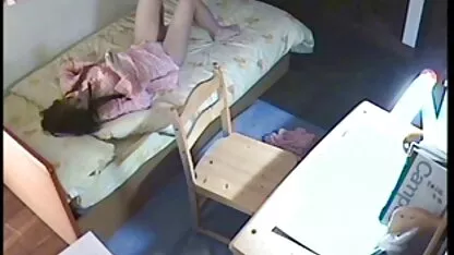 Jeune asiatique adolescent L. porno jeux francais avec verre est une tranquillement Branlette sur caméra