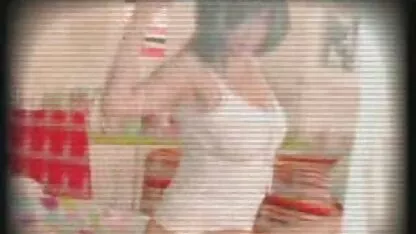Femme noire graisse agilité dans le pornos french sexe sur le canapé