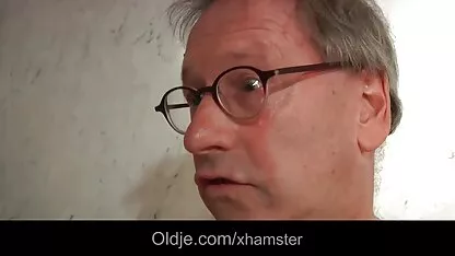 Mature stars du porno changer de vêtements movie porn french pour l'appareil photo et flash son L. dans le vestiaire des femmes
