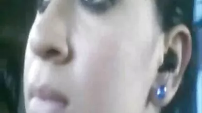 Couple de lesbiennes film porno amateur en francais lécher leurs buissons sur une prairie verte