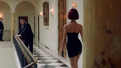 Sasha pathétique, mais satisfait sont tourmentés par une films pornographiques française montagne de hordes affamées