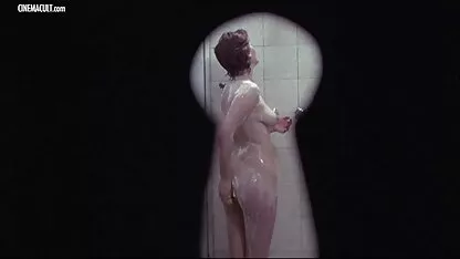 La pouliche a donné un concert dans le french sex tub boudoir