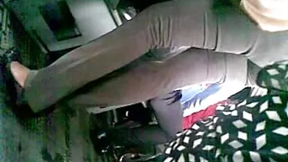 Salope fait semblant d'être porno movie français une fille timide devant les garçons