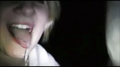 Le gars a amené une jeune fille chez lui et impatiente sa sœur dans la full movie porno french cuisine