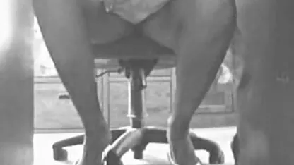 Une porno bien français belle jeune fille suce une bite et aime avoir des relations sexuelles avec lui