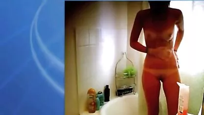Jeune fille japonaise Belle ont au lieu de porn french video lingerie, lubrique, et prêt à jouer avec un homme