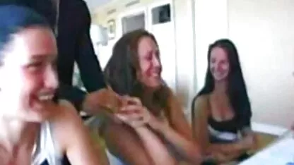 Stars du porno rugueux et totalement gode et bite film porno français 2000 baisée