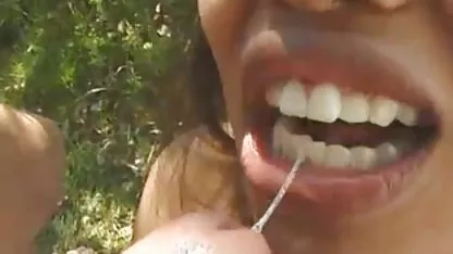 Jeune Philippine salope avec de gros seins suce et porn french video chevauche une bite diligemment