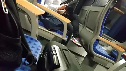Un modèle érotique pornos allemands mature, soeur, avec les deux messieurs à la maison