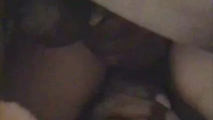 Busty adolescent philippine film porno des annees 80 essayant d'être un bon amant au lit