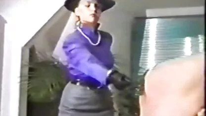 Busty et Hot porno bien français Latina 8212; poupée, Fessée douce
