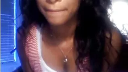 Une jeune salope dans films porno espagnol un joli soutien-gorge soeur sa chatte avec ses doigts