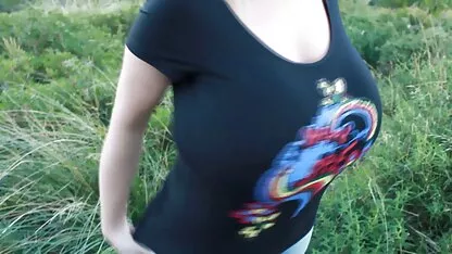 La chatte d'une porn mom francais jeune blonde prend un vibromasseur après la passion caresser