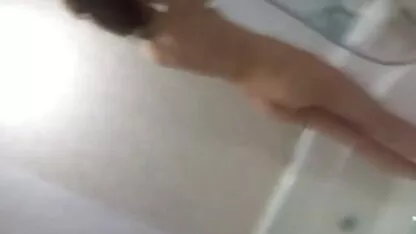 Mignon jeune blonde faire un gars heureux dans le sex french video lit
