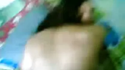 Le pénis d'un mec obtenir la caresse de façon inattendue d'une femme mature video porno gratuite en français sexy