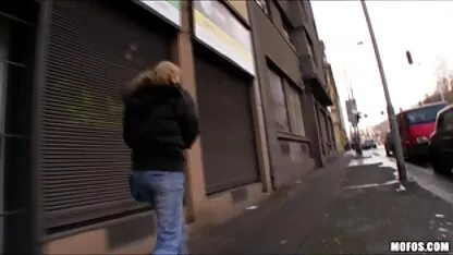 Plantureuse blond salope est french porn vintage chaud dans tous trous avec deux difficile gars