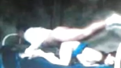 Rue emo fille aime sucer film porno amateur en francais une bite, caresser son L. avant de baiser sur la caméra
