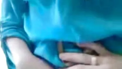 Hardcore amateur gangbang dans filme porno fronce la cuisine avec deux horny mature femmes