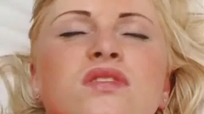 Qui a fait irruption dans french porn complet le vestiaire et baisé latina